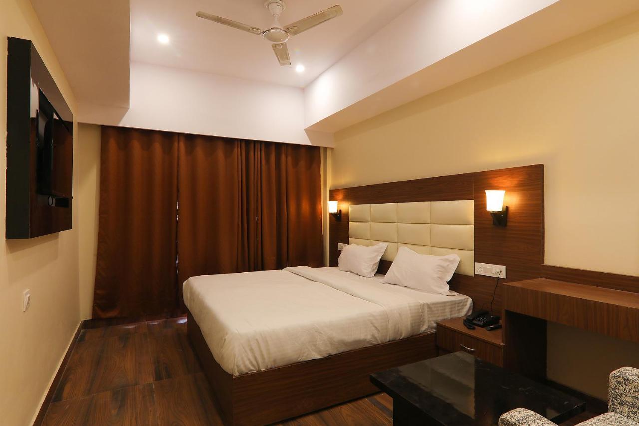 Fabhotel Blueark Lucknow Bagian luar foto