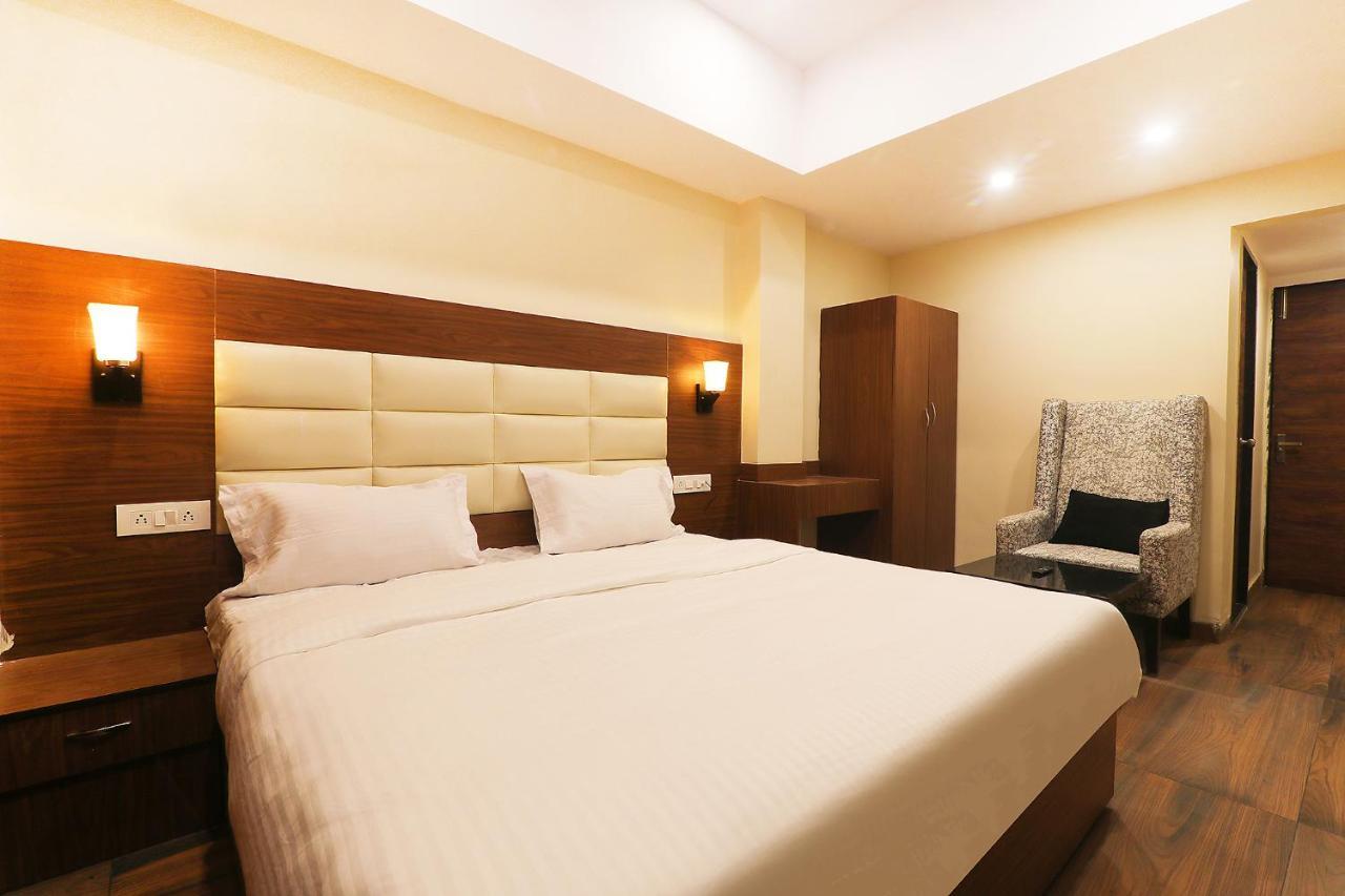 Fabhotel Blueark Lucknow Bagian luar foto