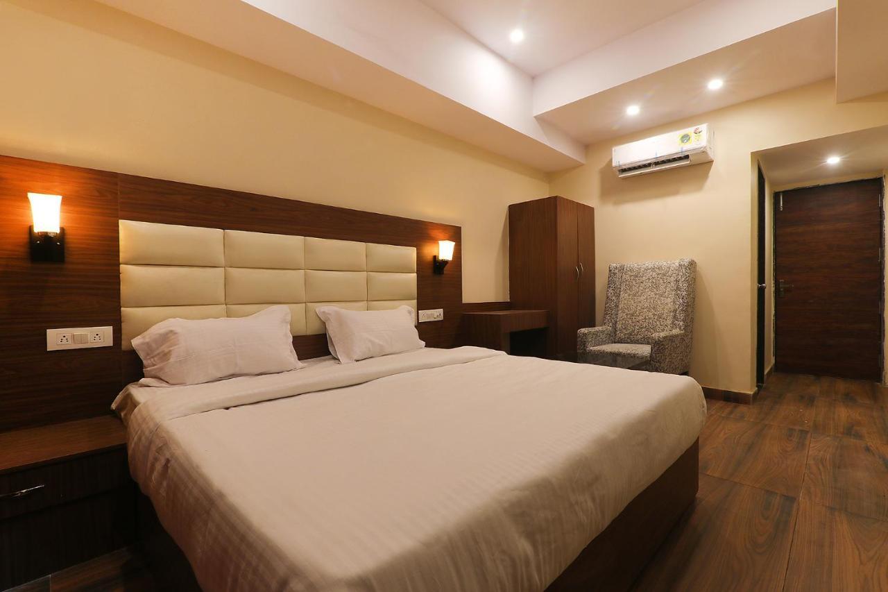 Fabhotel Blueark Lucknow Bagian luar foto