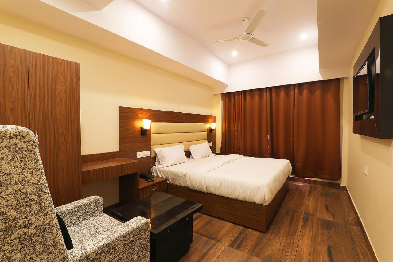 Fabhotel Blueark Lucknow Bagian luar foto